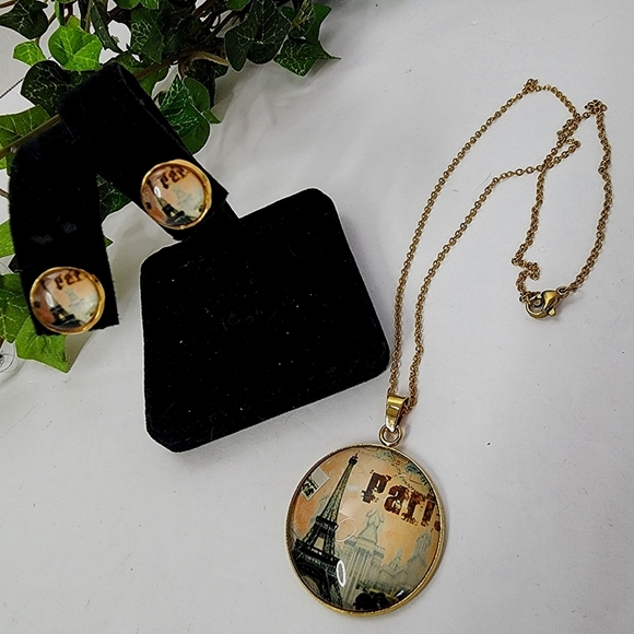 Gold Eiffel Tower Paris Graphic Pendant and Matching Earrings - Picture 7 of 7